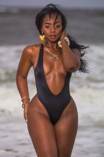 Dirty ebony in hot thong
